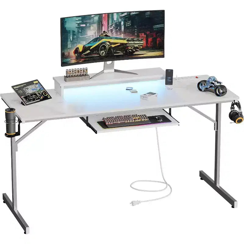 Scrivania da Gaming da 63 pollici con Luci LED e Prese di Corrente, Scrivania per Computer con Rialzo per Monitor e Vassoio Tastiera per Ufficio Domestico