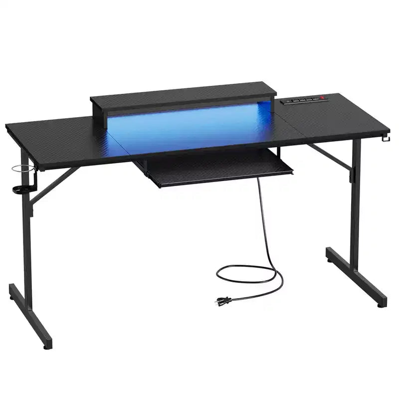 Scrivania da Gaming da 63 pollici con Luci LED e Prese di Corrente, Scrivania per Computer con Rialzo per Monitor e Vassoio Tastiera per Ufficio Domestico