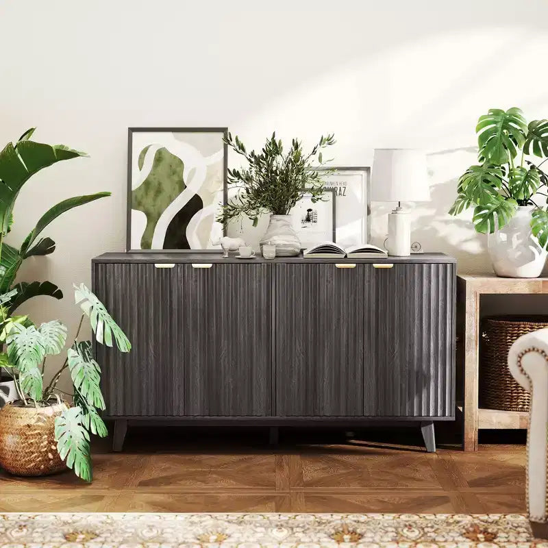 Madia con ante cannettate, Buffet da 140 cm con 4 ante, 2 ripiani regolabili, 5 gambe in legno