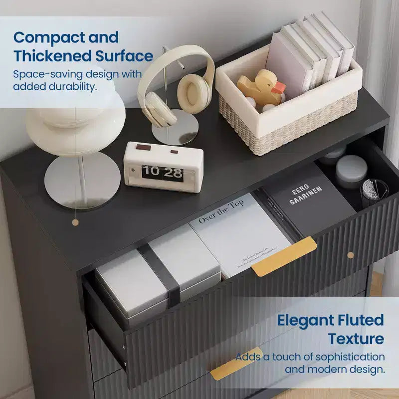 Comò scanalato per camera da letto con 4 cassetti, cassettiera moderna alta 98 cm con maniglie in metallo dorato, comò ampio per corridoio, armadio