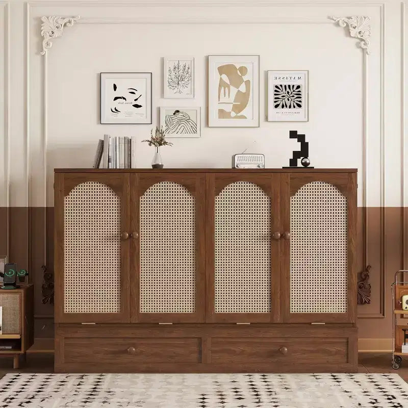 Letto a scomparsa matrimoniale in legno di pino con stazione di alimentazione e pannello decorativo in rattan, colore noce, per camera da letto