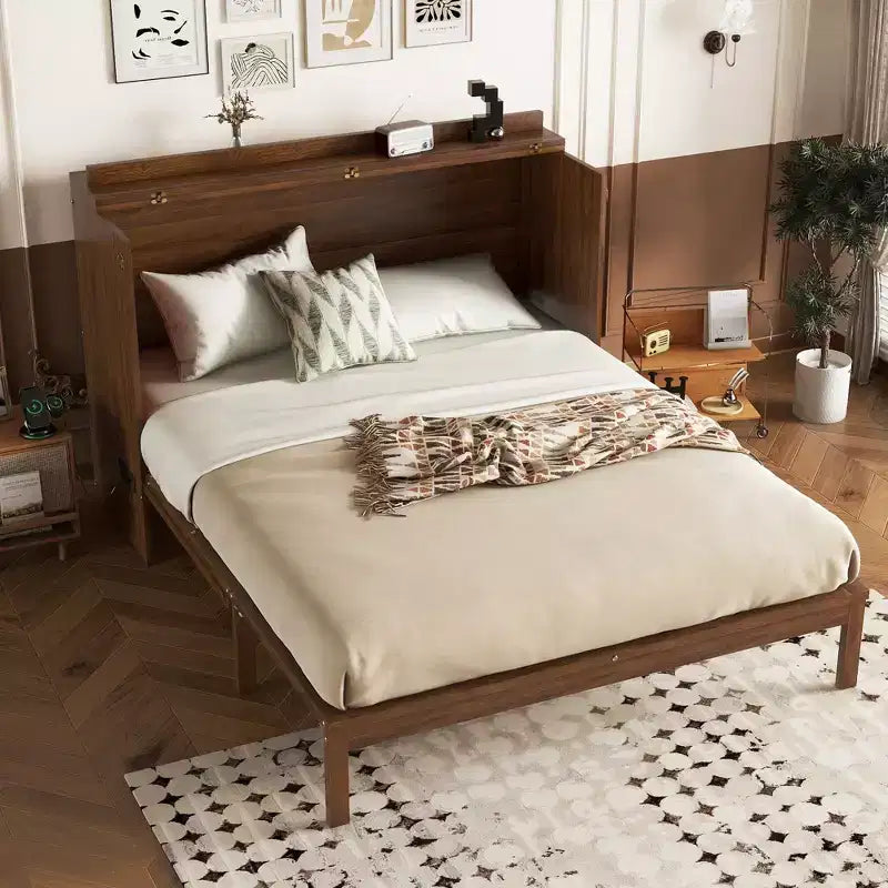 Letto a scomparsa matrimoniale in legno di pino con stazione di alimentazione e pannello decorativo in rattan, colore noce, per camera da letto