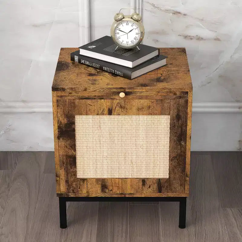 Comodino in Legno con Anta in Rattan, Struttura Robusta, Design Elegante, per Camera da Leto, Soggiorno