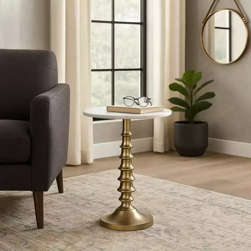 Tavolino, comodino o mobiletto elegante per l'arredamento della stanza - Piano in marmo con base a coste per l'arredamento della camera da letto o del soggiorno - 22 Bianco e Oro