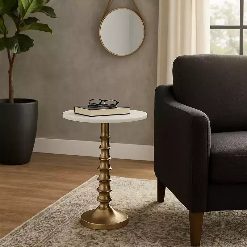 Tavolino, comodino o mobiletto elegante per l'arredamento della stanza - Piano in marmo con base a coste per l'arredamento della camera da letto o del soggiorno - 22 Bianco e Oro